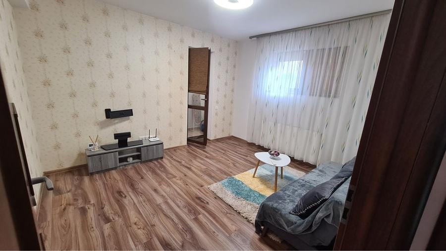 Apartament cu 2 camere decomandat în Roșu