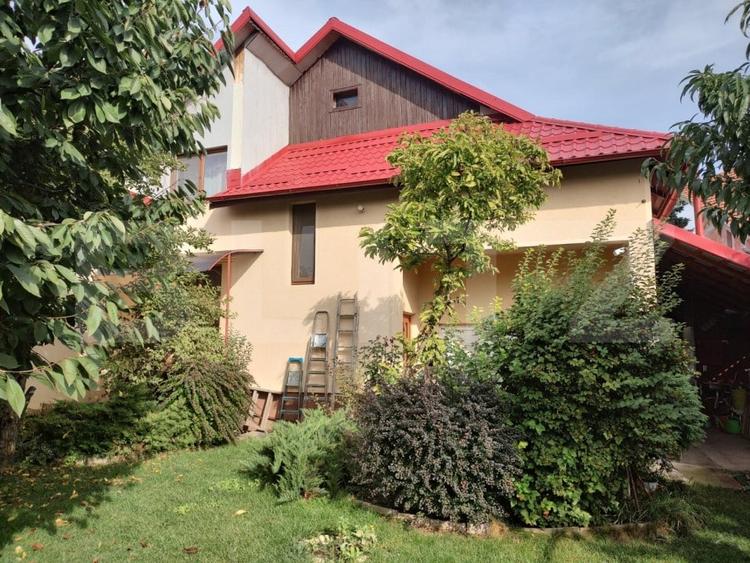 Casă individuală cu 6 camere cu Garaj în Central