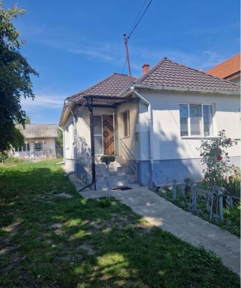 Casă cu 2 camere cu Teren 1600 Mp în Uriu