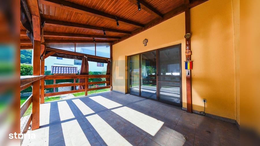 Casă cu 7 camere cu Teren 700 Mp în Florești
