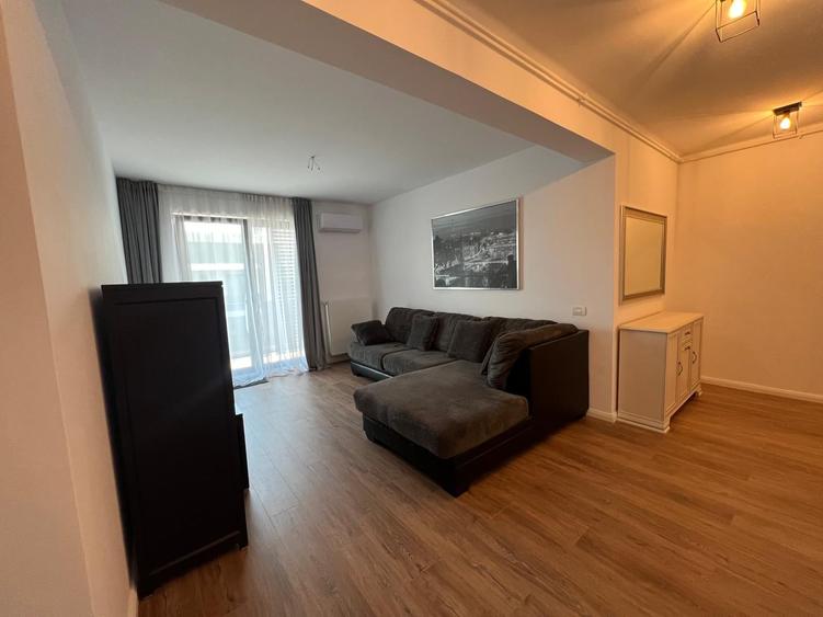 Apartament cu 2 camere semidecomandat în Băneasa