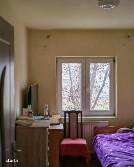 Apartament cu 4 camere decomandat în Central