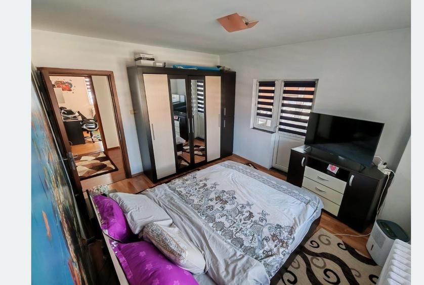 Apartament cu 3 camere semidecomandat în Sud