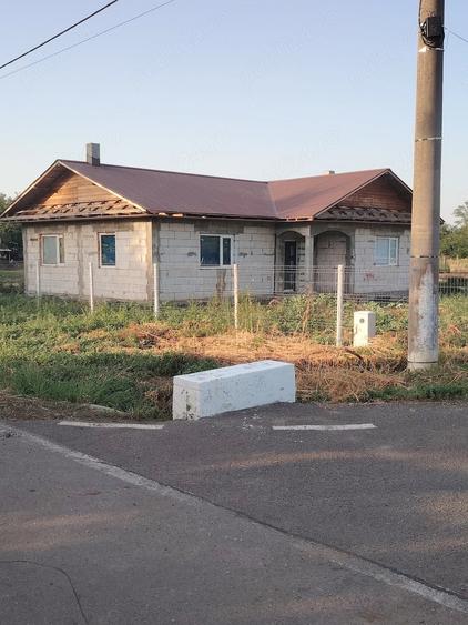 Casă cu 2 camere cu Teren 900 Mp în Târlele Filiu