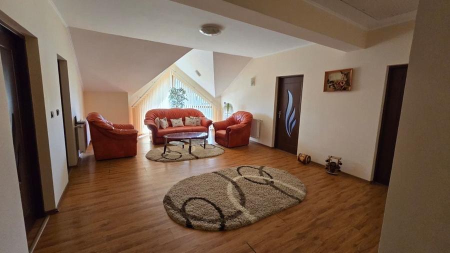 Casă individuală cu 5 camere cu Canalizare în Sud-Est