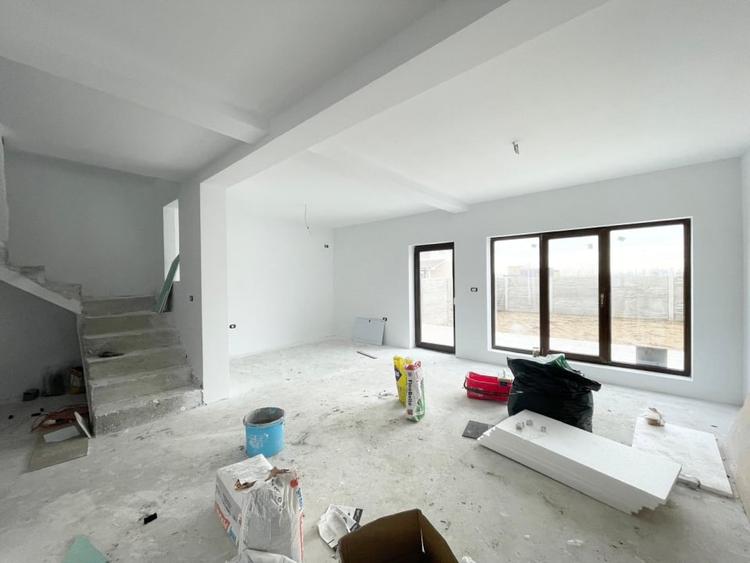 Duplex cu 4 camere cu Canalizare în Urseni