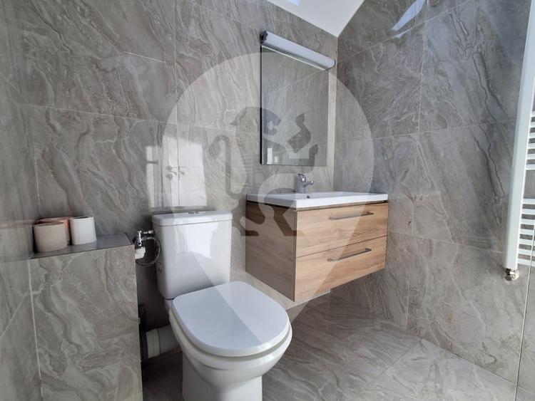 Apartament cu 3 camere decomandat în Florilor