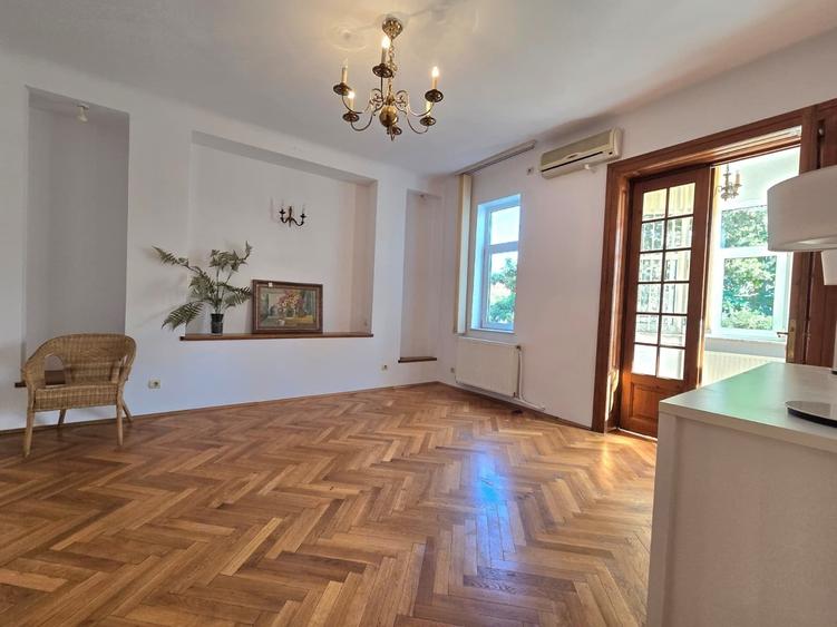 Casă cu 5 camere cu Teren 250 Mp în Dorobanți