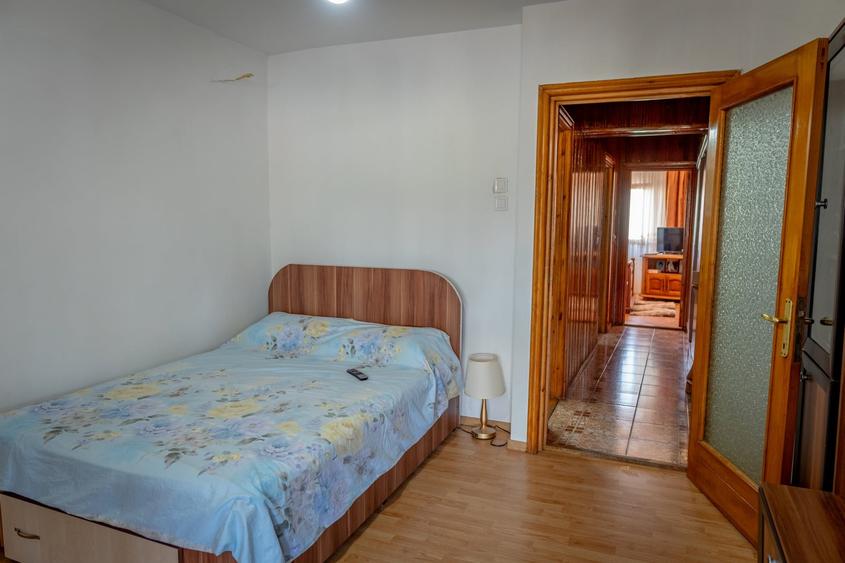 Apartament cu 3 camere decomandat în Onești