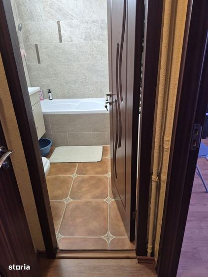 Apartament cu 4 camere semidecomandat în Crângași