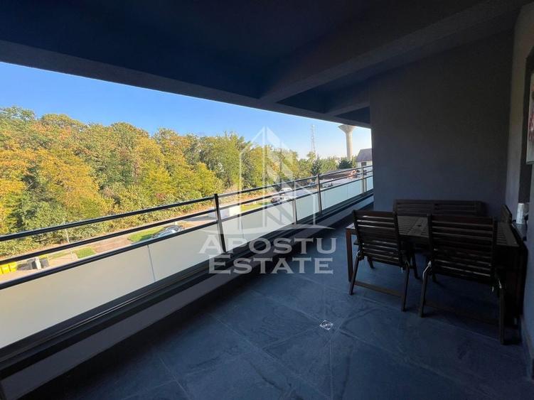 Apartament cu 3 camere semidecomandat, mobilat în Central
