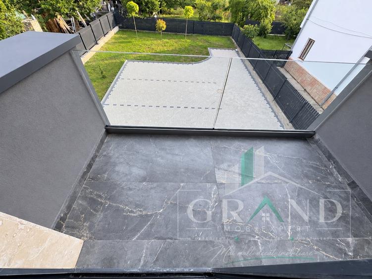 Apartament cu 4 camere semidecomandat în Andrei Mureșanu