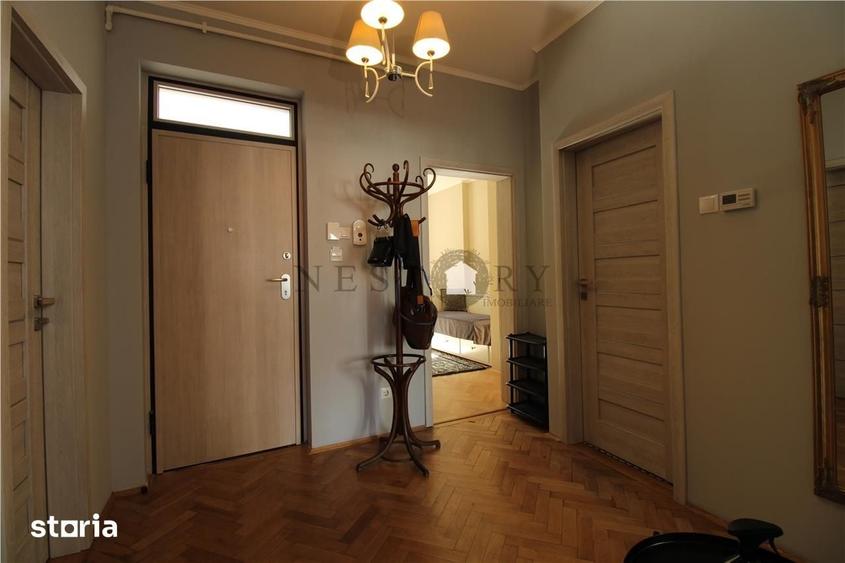 Apartament cu 3 camere, mobilat în Central