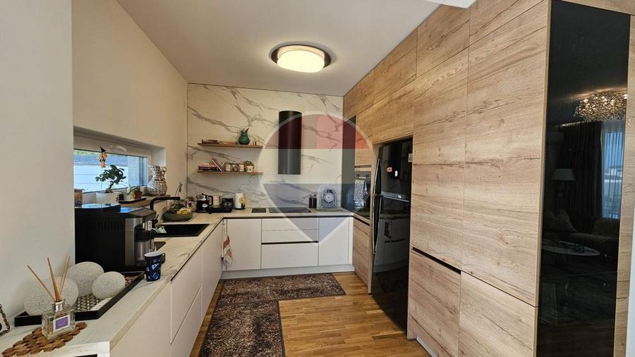 Casă individuală cu 5 camere cu Teren 452 Mp în Corbeanca