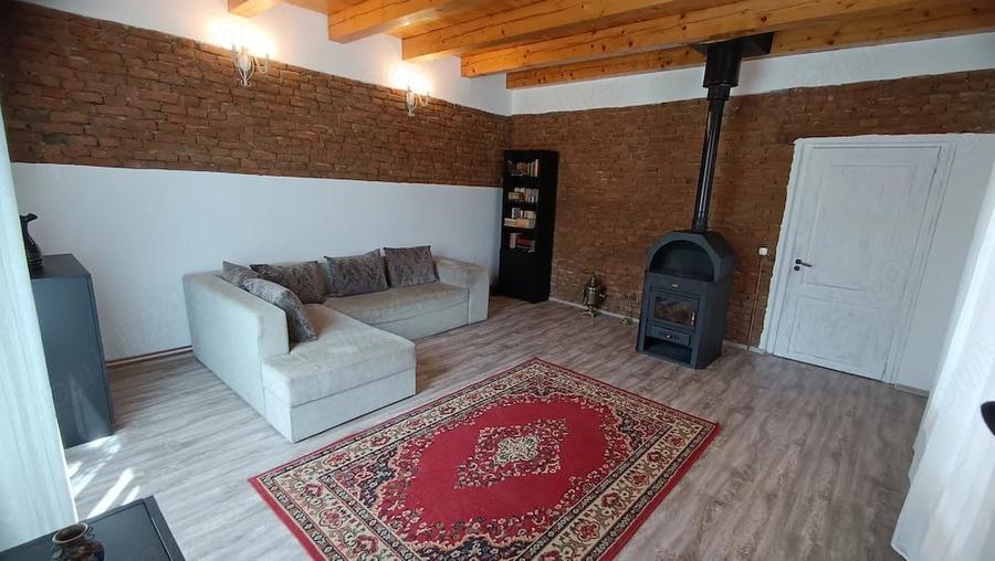 Casă cu Teren 2135 Mp în Petrești