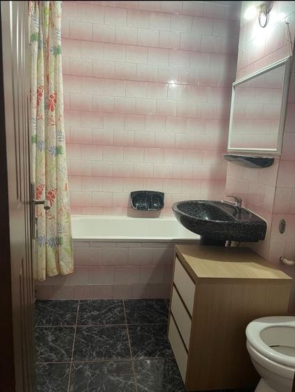 Apartament cu 4 camere semidecomandat în Miorița