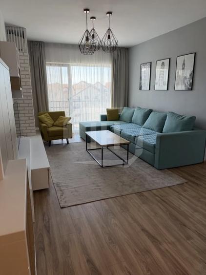 Apartament cu 3 camere semidecomandat, mobilat în Bună Ziua