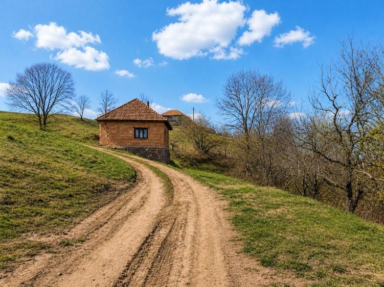 Casă individuală cu 3 camere cu Canalizare în Bulz