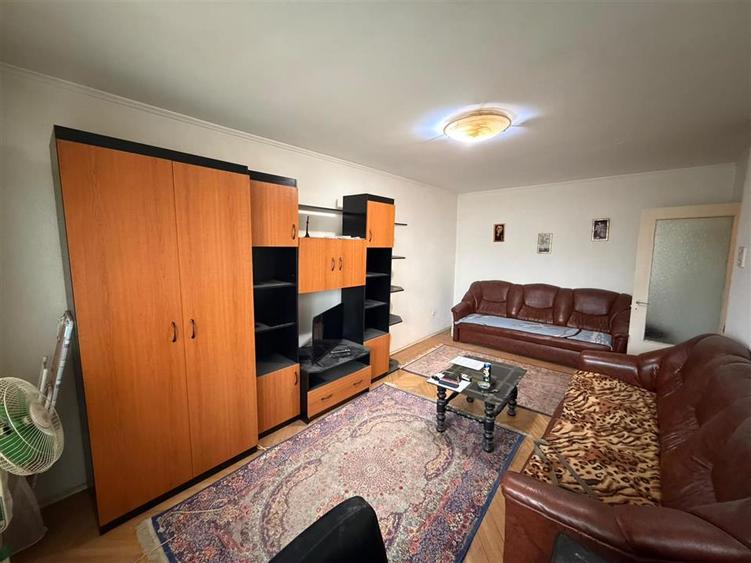 Garsonieră decomandată în Sud