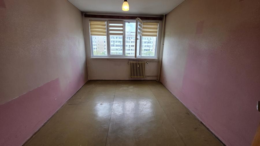 Apartament cu 3 camere decomandat în Berceni