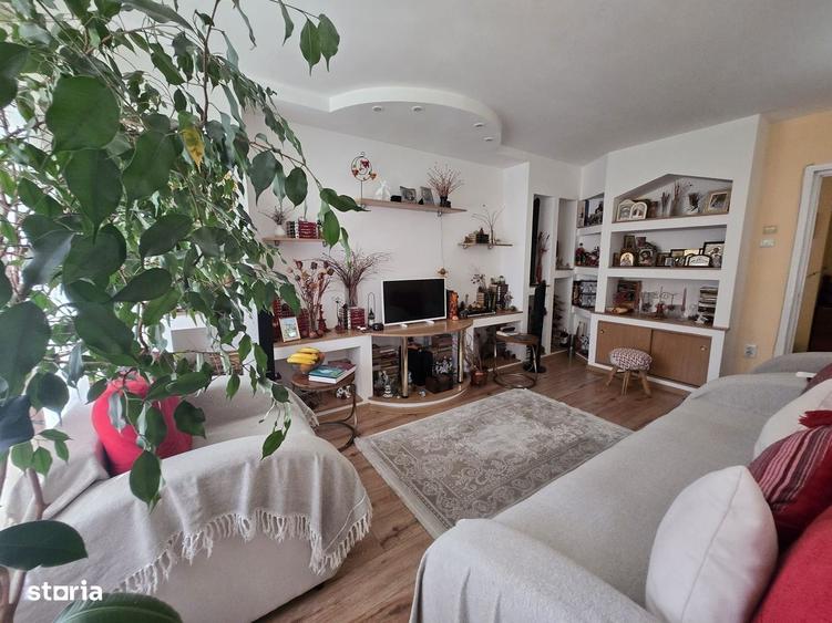 Apartament cu 3 camere, mobilat în Central