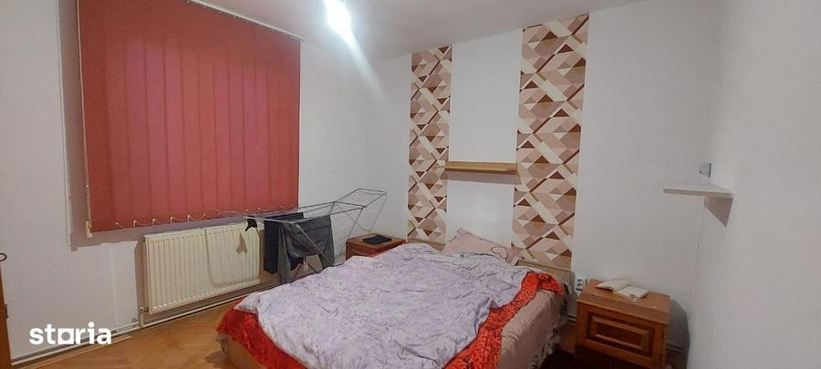 Apartament cu 3 camere decomandat în Dâmbu Pietros