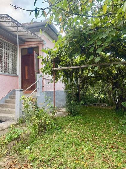Casă individuală cu 2 camere cu Canalizare în Central