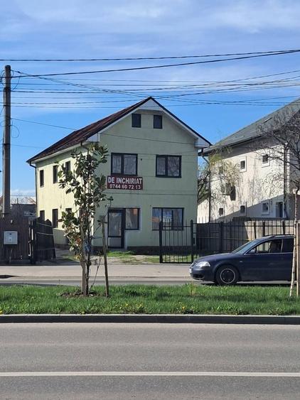 Casă cu 4 camere cu Teren 700 Mp în Central