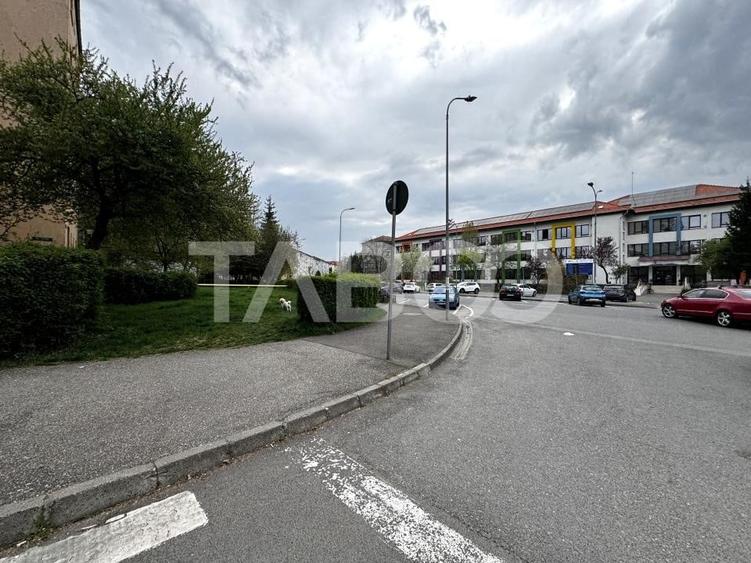 Apartament cu 3 camere semidecomandat, mobilat în Mihai Viteazul