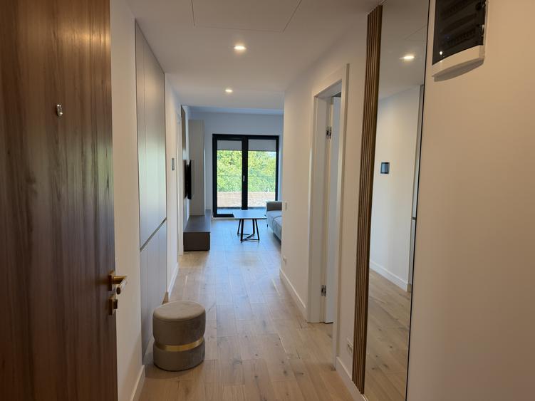 Apartament cu 3 camere semidecomandat în Străulești