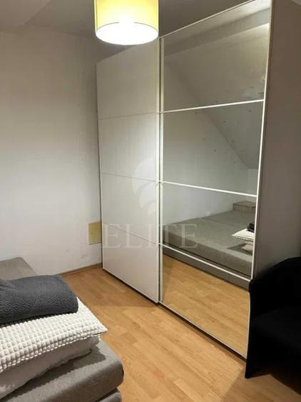 Apartament cu 4 camere semidecomandat, mobilat în Zorilor