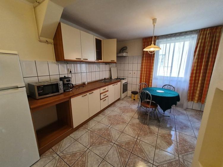 Apartament cu 2 camere decomandat, mobilat în Central