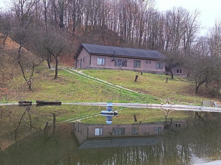 Casă cu 4 camere în Surdești