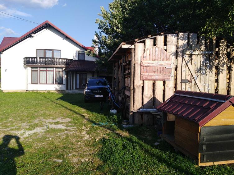 Casă cu 4 camere cu Teren 1800 Mp în Central