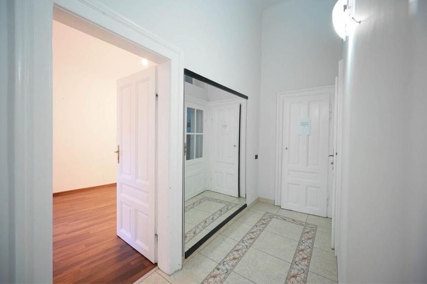 Apartament cu 4 camere semidecomandat în Ultracentral