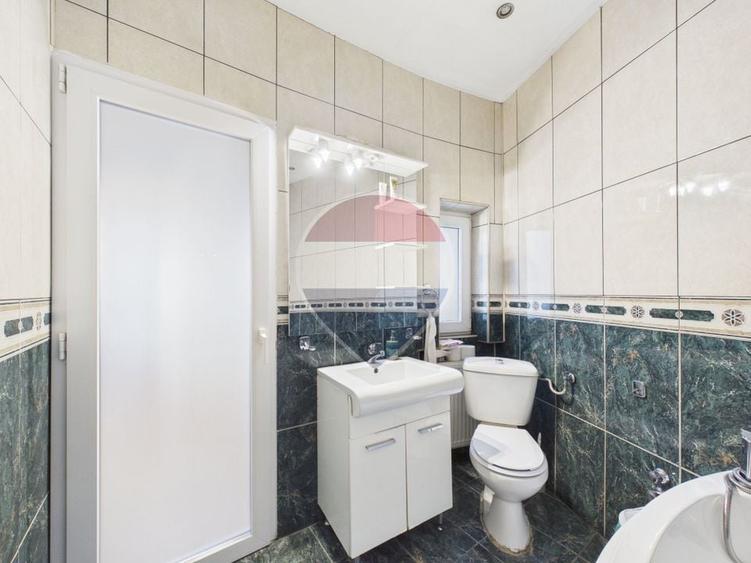 Apartament cu 5 camere semidecomandat, mobilat în Moșilor