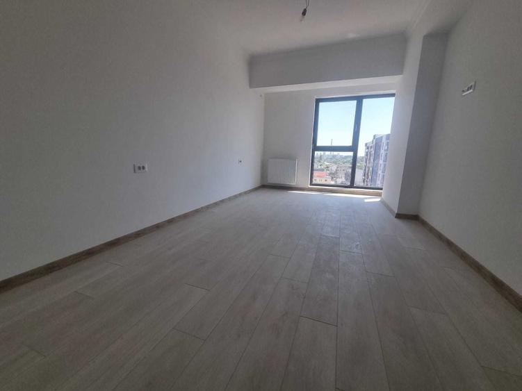 Apartament cu 3 camere decomandat în Energia