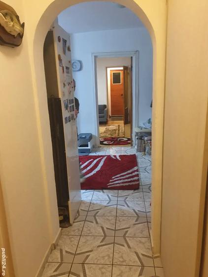 Apartament cu 3 camere semidecomandat, mobilat în Berceni