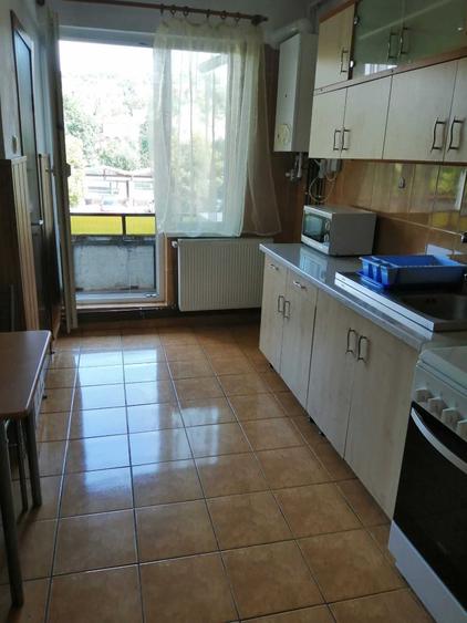 Apartament cu 3 camere decomandat în Cornișa