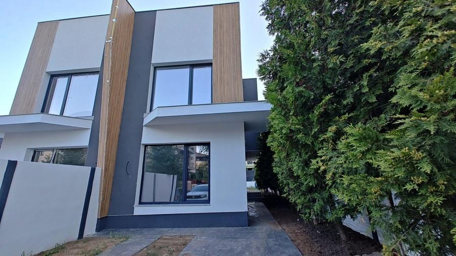 Duplex cu 4 camere cu Canalizare în Ostratu