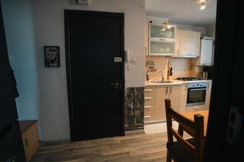 Apartament cu 2 camere semidecomandat în 1 Mai