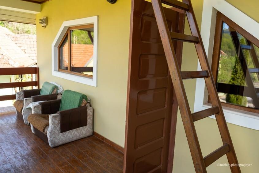 Duplex cu 5 camere cu Canalizare în Ponor