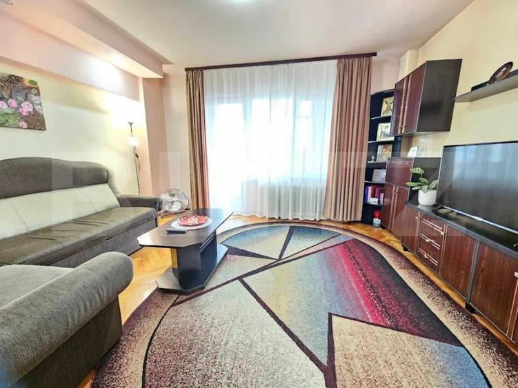 Apartament cu 3 camere decomandat în Tudor