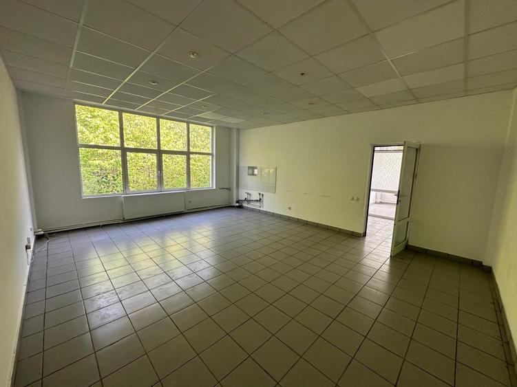 Spațiu comercial, de 1,600 mp, în Mărăței