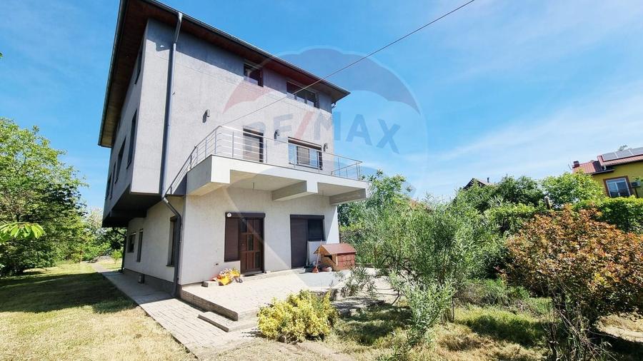 Casă individuală cu 5 camere cu Teren 2436 Mp în Alexandriei