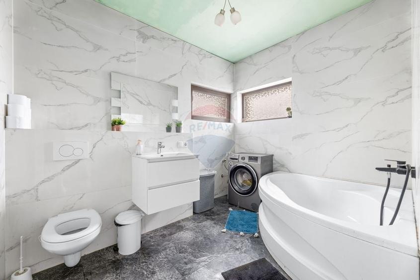 Casă individuală cu 5 camere cu Teren 620 Mp în Macea
