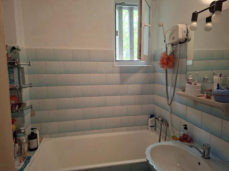Apartament cu 3 camere semidecomandat în Exterior Vest