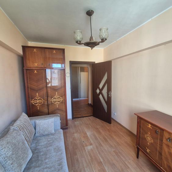 Apartament cu 3 camere decomandat în Tineretului