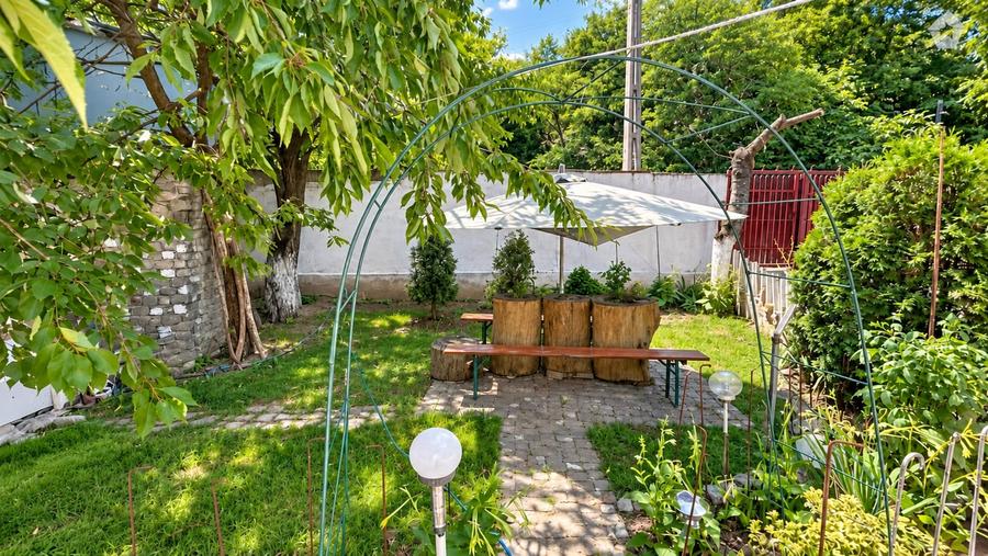 Casă individuală cu 7 camere cu Canalizare în Filipeștii de Pădure
