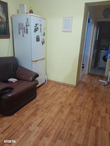 Apartament cu 3 camere decomandat în Exterior Vest